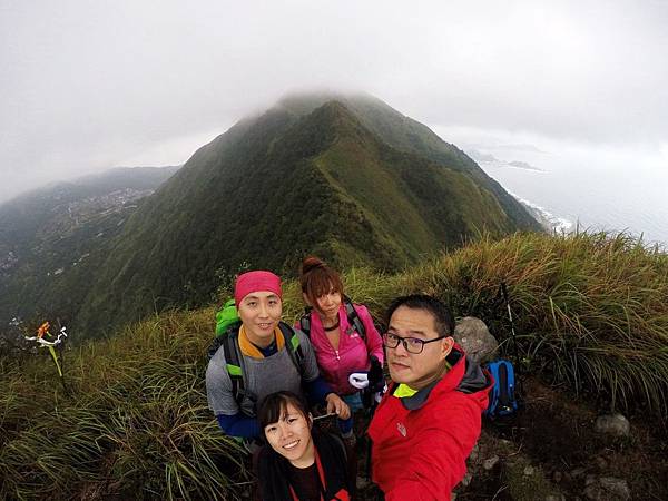 登雷霆峰與基隆山合影