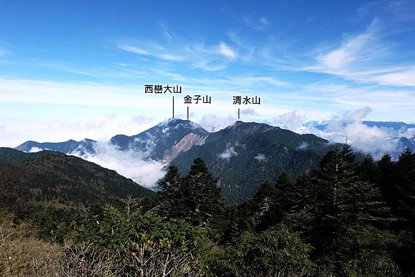 眺望西巒大山稜線