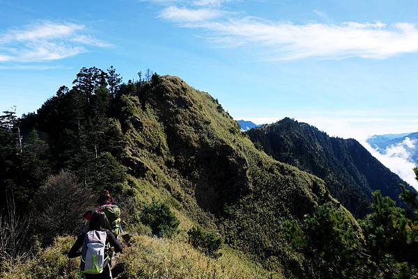 稜線步道往郡大山北峰