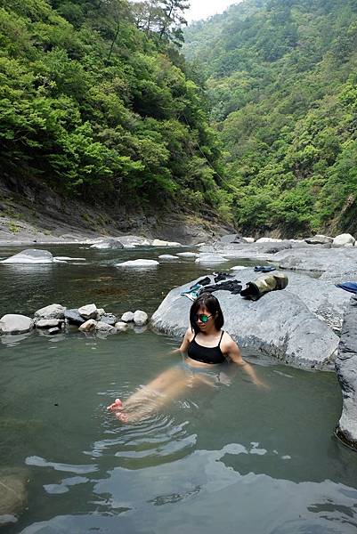 泰崗野溪溫泉泡湯