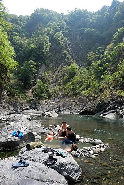 泰崗野溪溫泉露天包廂泡湯之樂