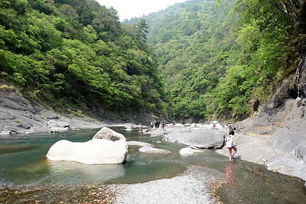 泰崗野溪溫泉風景