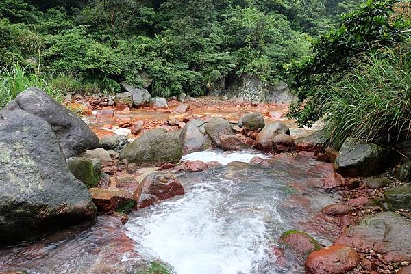 磺溪匯入鹿角坑溪方向 磺溪匯入鹿角坑溪方向