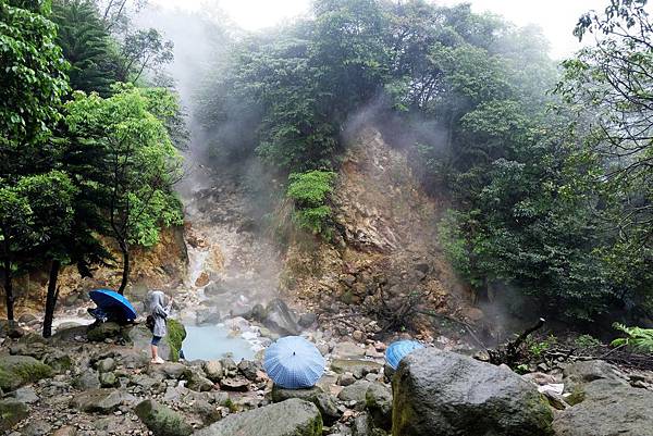 溫泉蒸氣飄渺山林