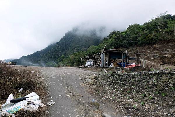 抵達產業道路終點工寮