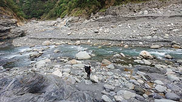 抵達大崙溪河床營地（6.8K，約H565m）