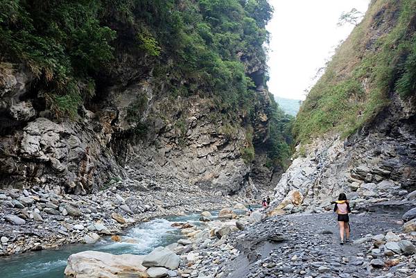 繼續深入大崙溪峽谷