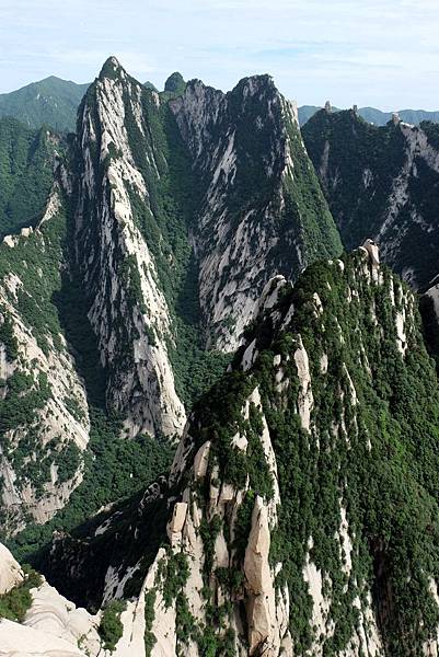 登臨長空棧道眺望華山風景