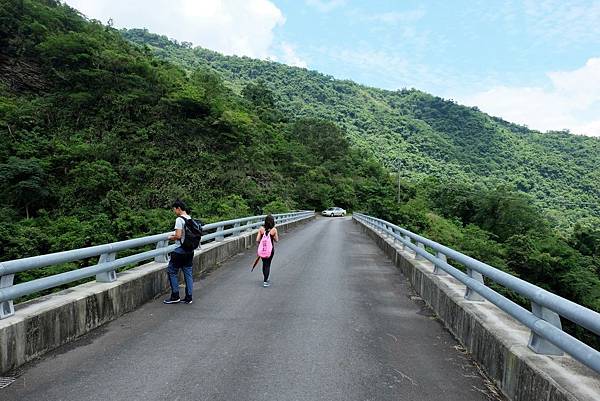 嘎溪給亞呢橋往東方向