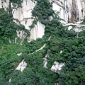 下望「智取華山」之路