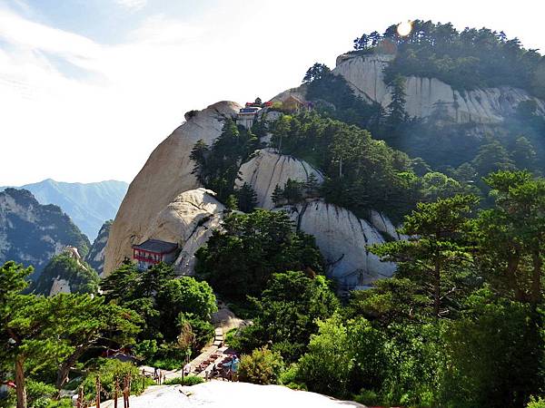 登東峰途中看南峰