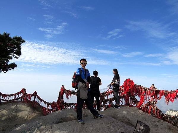 華山東峰（H2090m）登頂留影