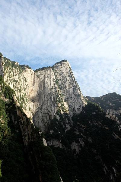 下山途中眺望華山西峰