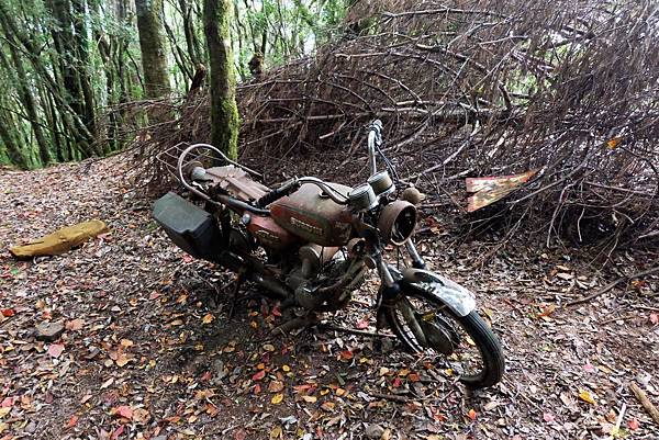 730林道16K廢棄摩托車