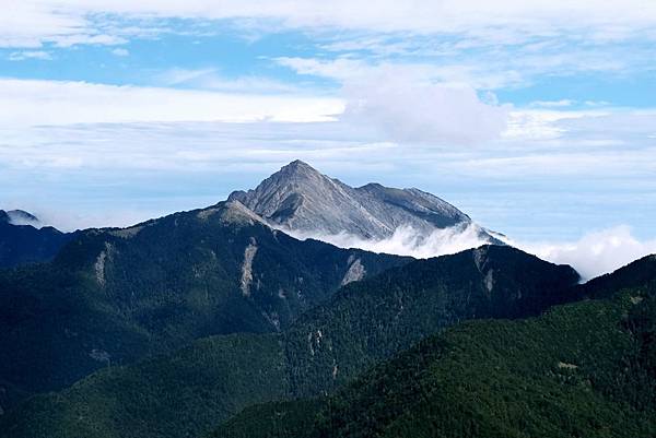 中央尖山