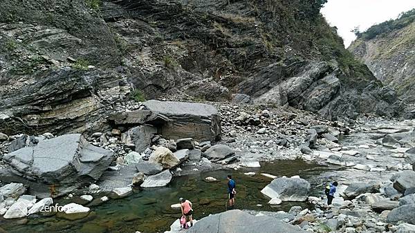 十三坑野溪溫泉河岸風景