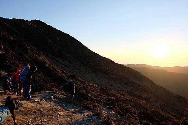 向陽山登山口看日出