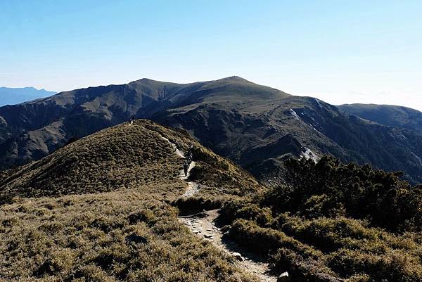 向陽山北峰續往嘉明湖稜線