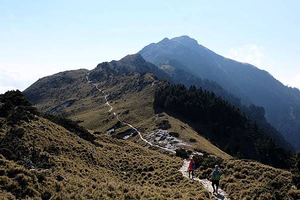 返回向陽山方向稜線步道