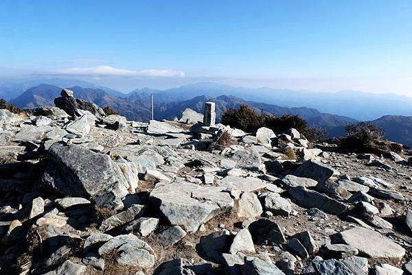 登頂向陽山