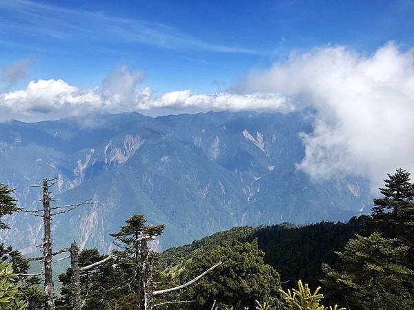 白姑大山往西北眺望谷關以東地區