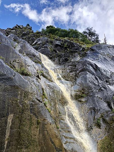 仰望第1號明隧道大瀑布頂端 仰望第1號明隧道大瀑布頂端
