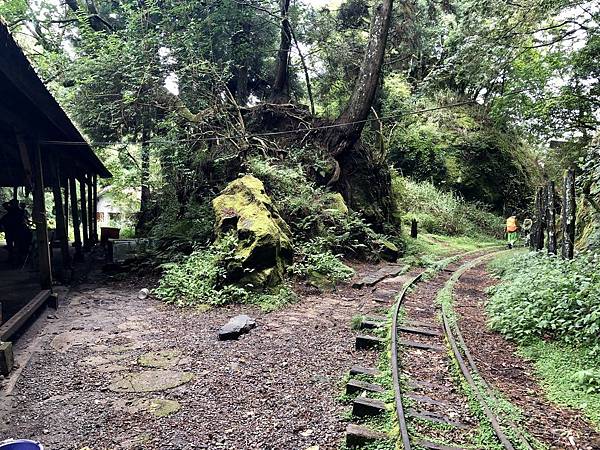 石猴車站續行「塔山線」後段方向 石猴車站續行「塔山線」後段方向