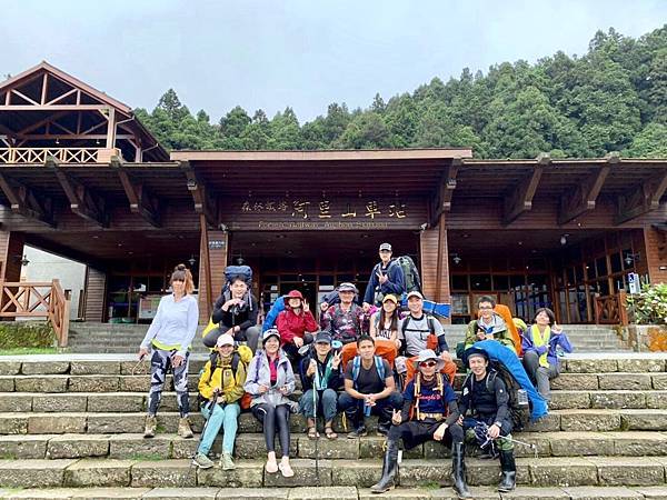 0K阿里山車站合影(H2216m) 0K阿里山車站合影(H2216m)