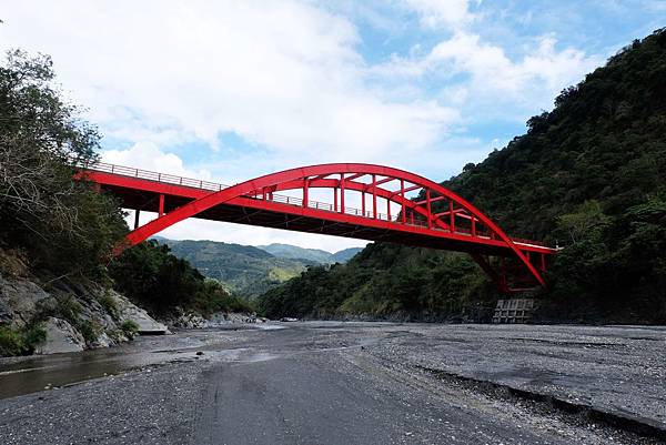 仰望紅葉橋