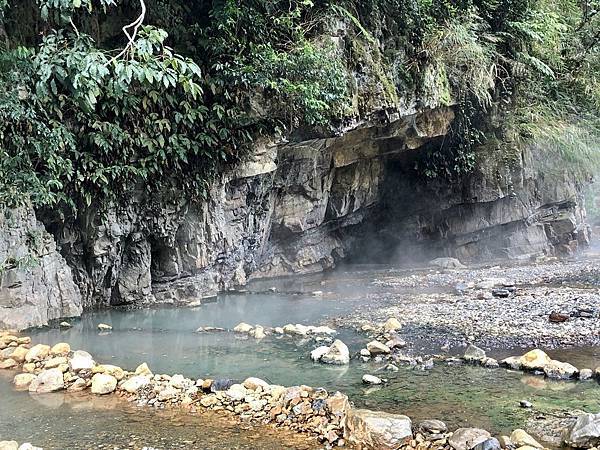 芃芃野溪溫泉Ａ區野溪山水