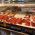 華僑市場黑鮪魚生魚片攤位