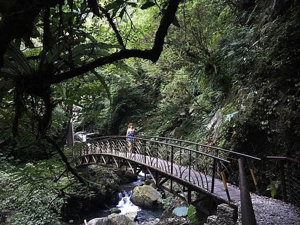 步道鐵橋一景