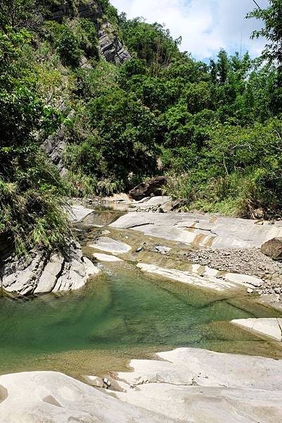 河道彎處一景