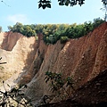 火炎山土石裸露無草木之山崖地貌