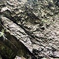 澳花瀑布旁岩壁一景