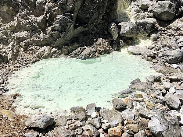 溫泉頭一池碧白清亮 溫泉頭一池碧白清亮