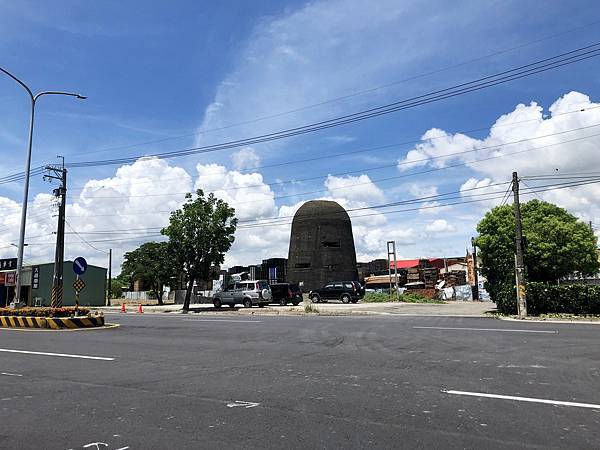 日軍防空塔遺跡座落公路旁