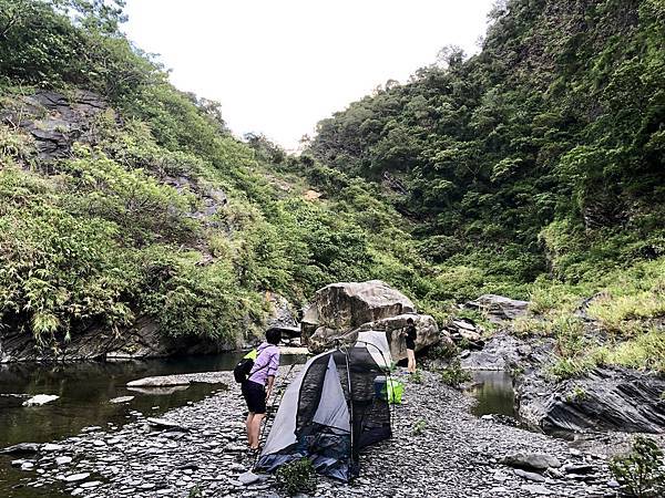 佳暮廢棄道路卡地給洋溪畔野營