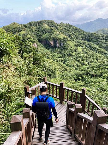 鼻頭角稜谷步道下山方向