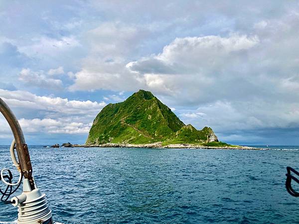 Fw: [遊記] 來去基隆嶼登島！步道美景、燈塔與繞島