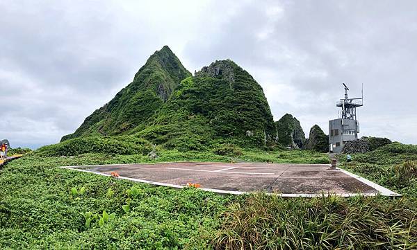 直升機停機坪與基隆嶼山脈