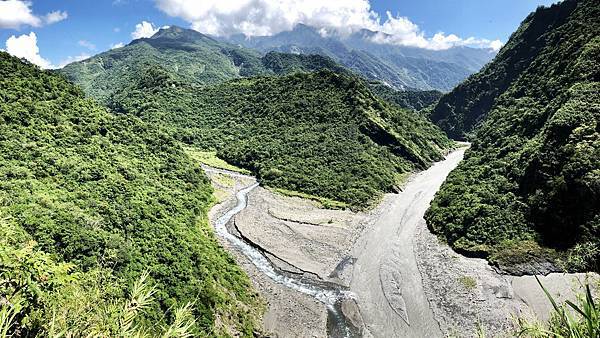 谷川佳暮聯絡道路3K卡地給洋溪匯入隘寮北溪風景