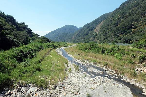 觀音吊橋看眉溪風景