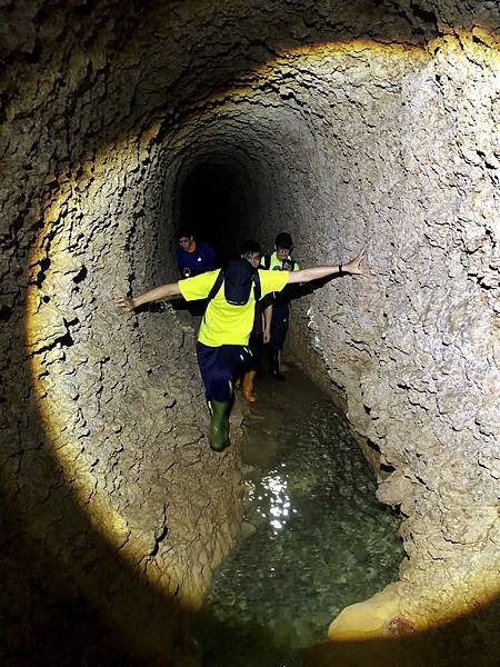 主坑道遇大範圍積水坑