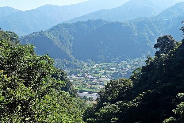 鄉道投71線俯瞰武界部落山谷