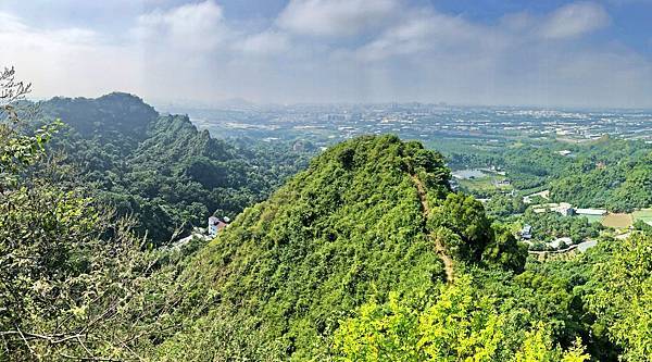 Fw: [遊記] 高雄大社觀音山風景區＠觀音尖山猴子駱駝