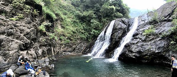 尖刀尾溪瀑布環谷全景