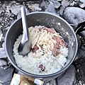 第一次野營煮飯：香腸菇菇炊飯