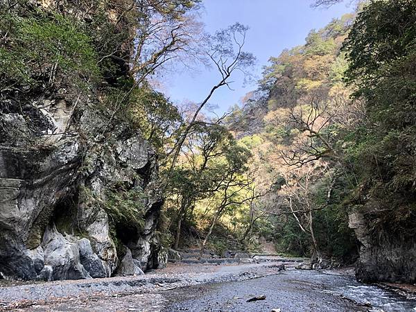 進入萬大南溪河谷