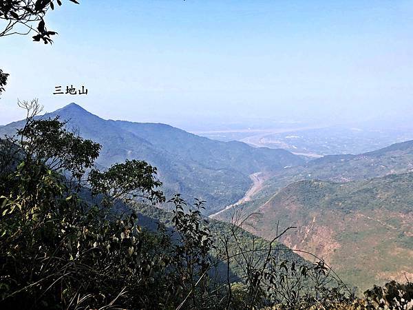 德文山登山步道途中遇展望風景